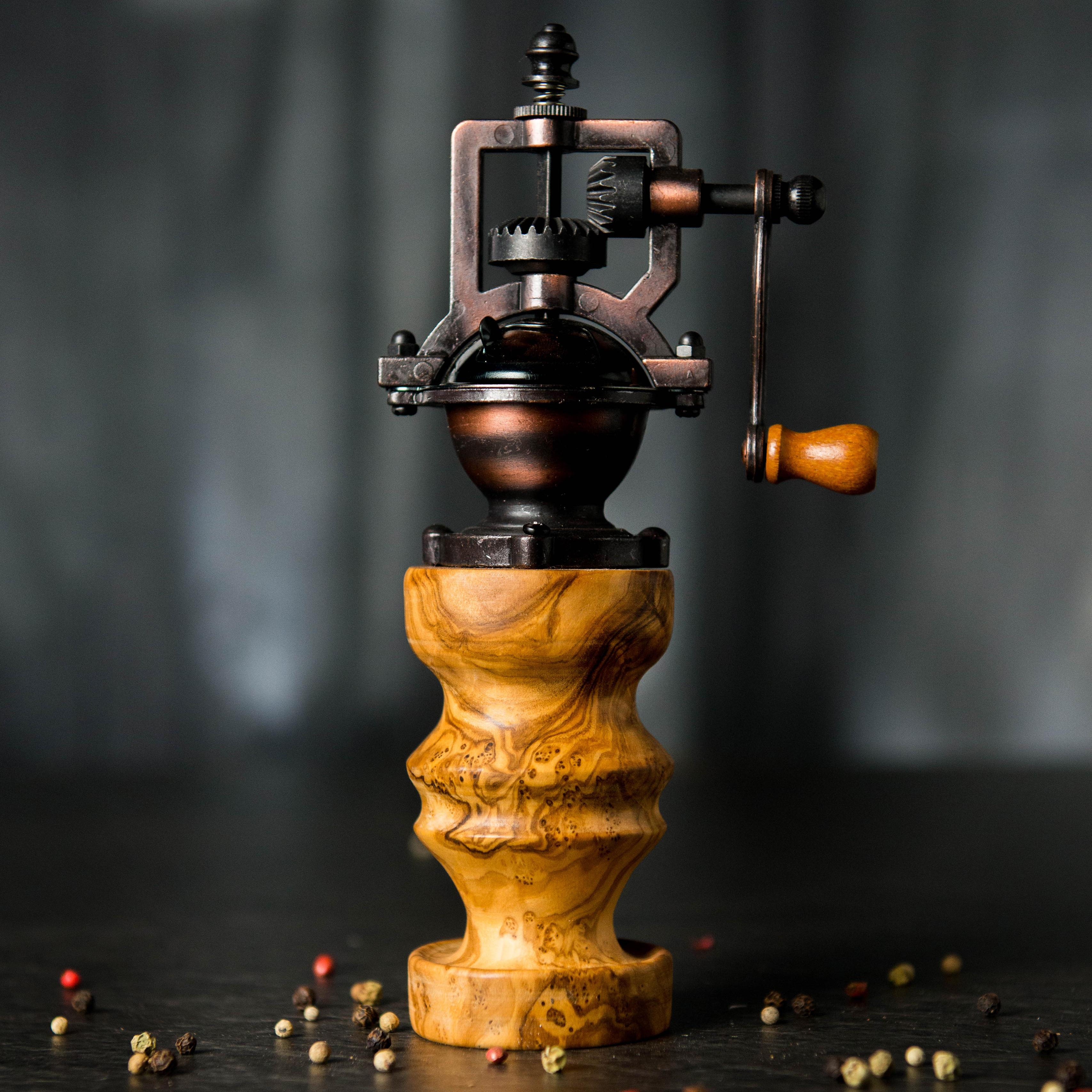 Pfeffermühle aus Olivenholz handgemacht -Made in Switzerland