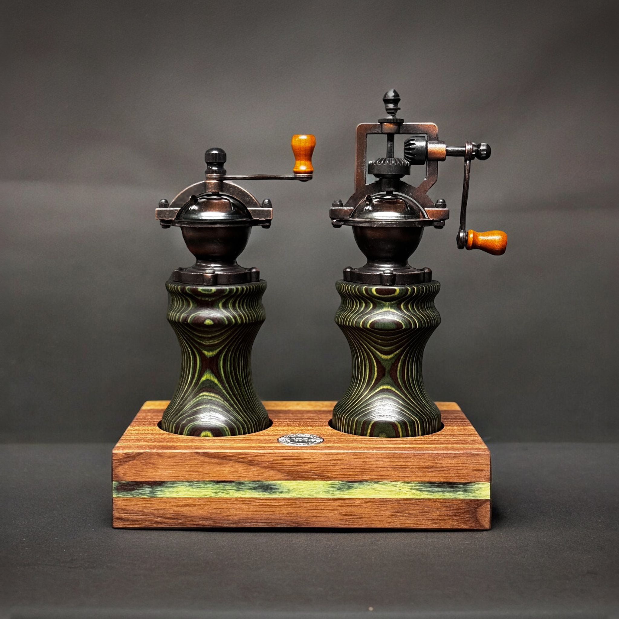 Bundle Pfeffermühle und Salzmühle mit Sockel