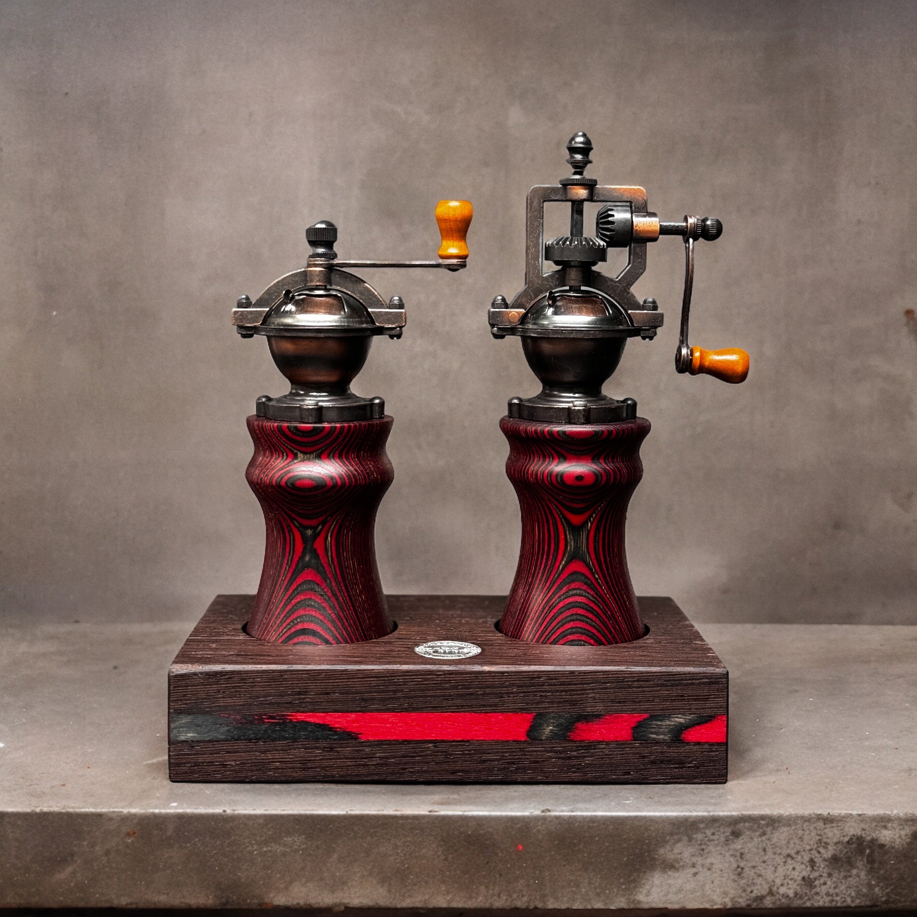 Bundle Pfeffermühle und Salzmühle mit Sockel