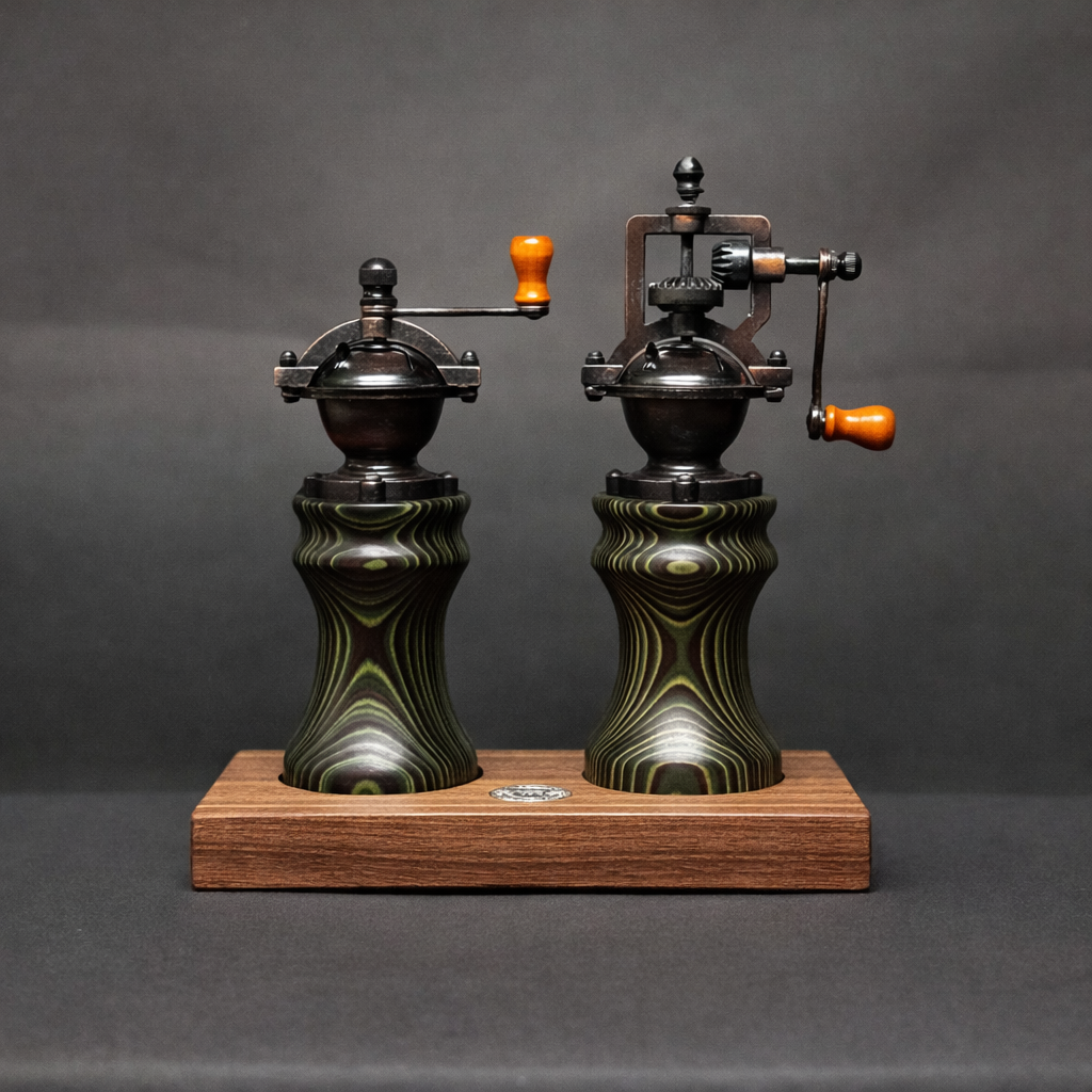 Bundle Pfeffermühle und Salzmühle REZYWOOD Camo Maser mit Sockel