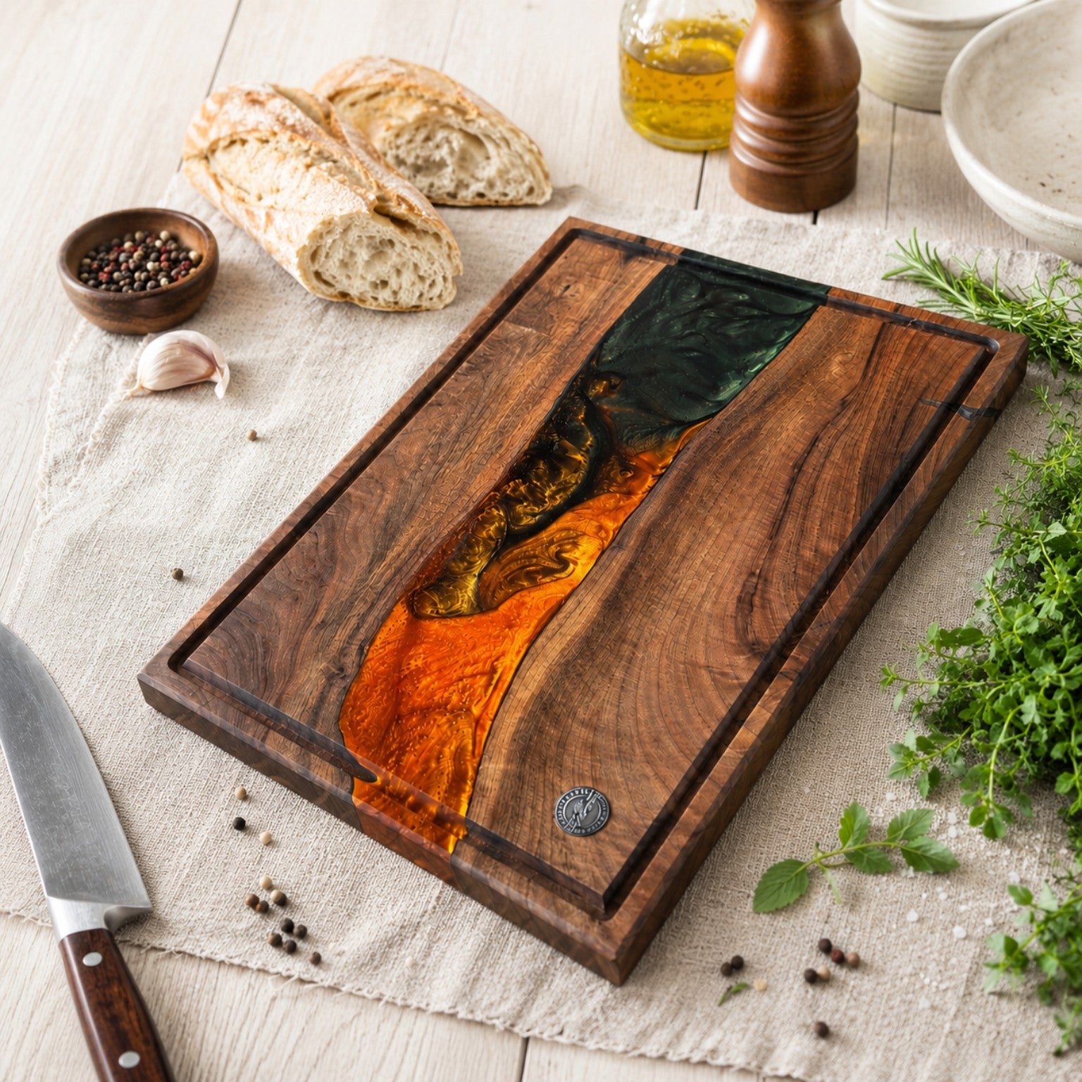 Premium Schneidebrett Nussbaum Orangegrün – 43 × 31 × 3 cm